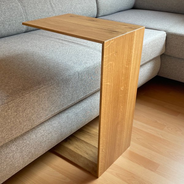 Beistelltisch aus Eiche in C-Form, 145,00 €